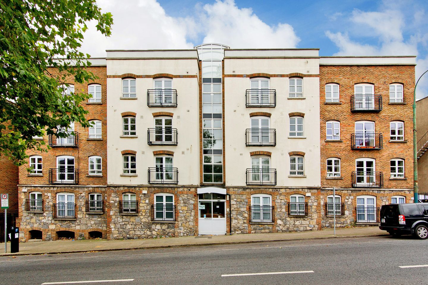 39 Manor Hall, Mount Brown, Saint Catherines, Dublin 8, D08X299 is for