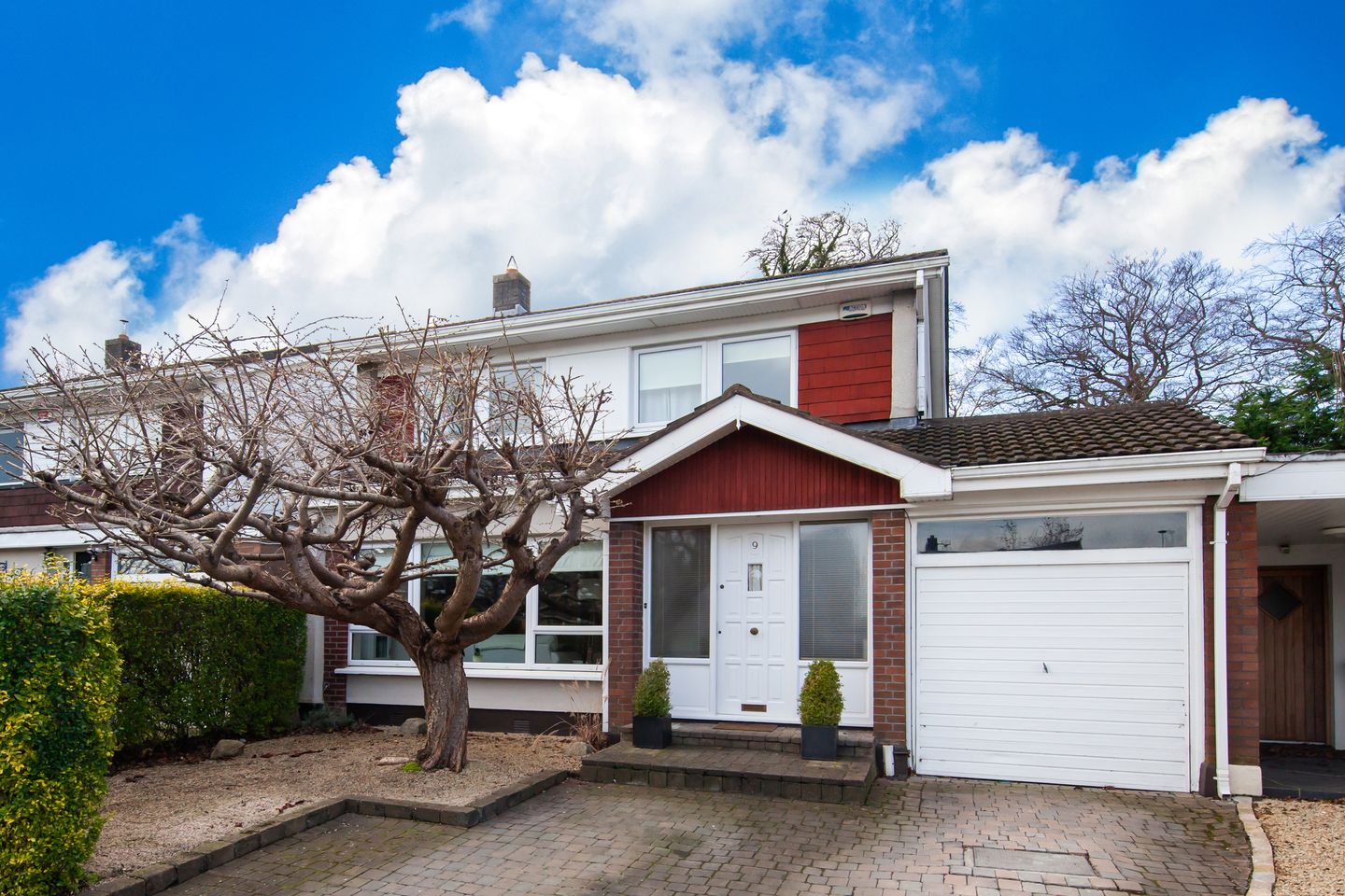 9 Cabinteely Close, Cabinteely, Cabinteely, Dublin 18, D18R5Y9 is for