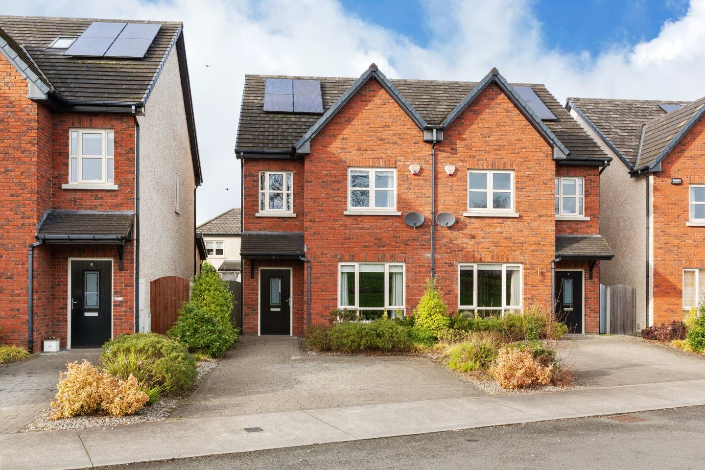7 Castlegrange Lawn, Castaheany, Clonsilla, Dublin 15, D15P6ND is for sale on Daft.ie