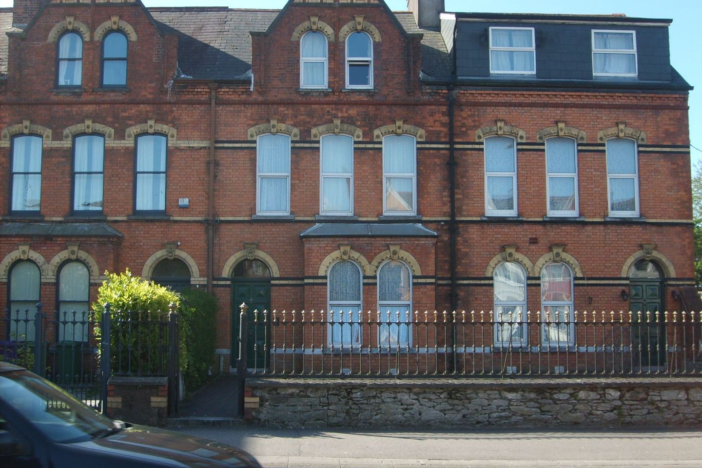 3 INNISCARRIG TERRACE, Western Road, Co. Cork