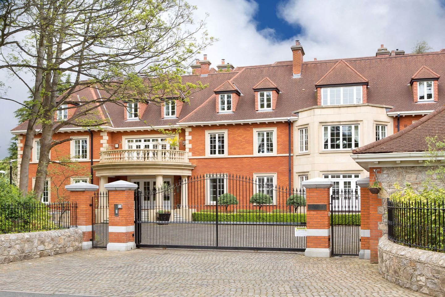 42 Hollybrook, Brighton Road, Foxrock, Dublin 18, D18H9T1 is for sale