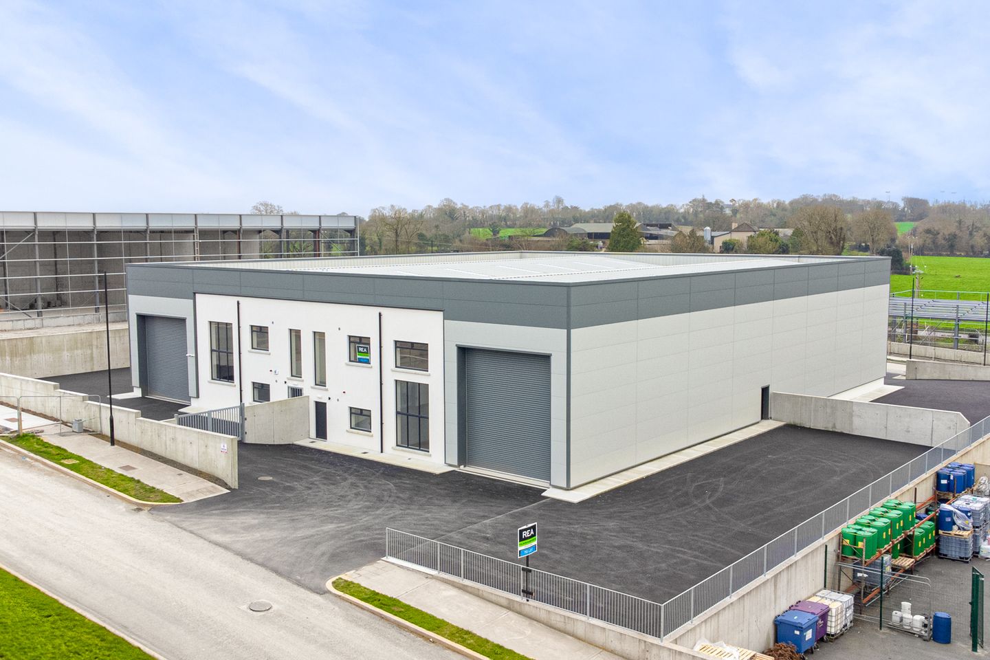 Commercial property for rent in Ballyloughan Business Park