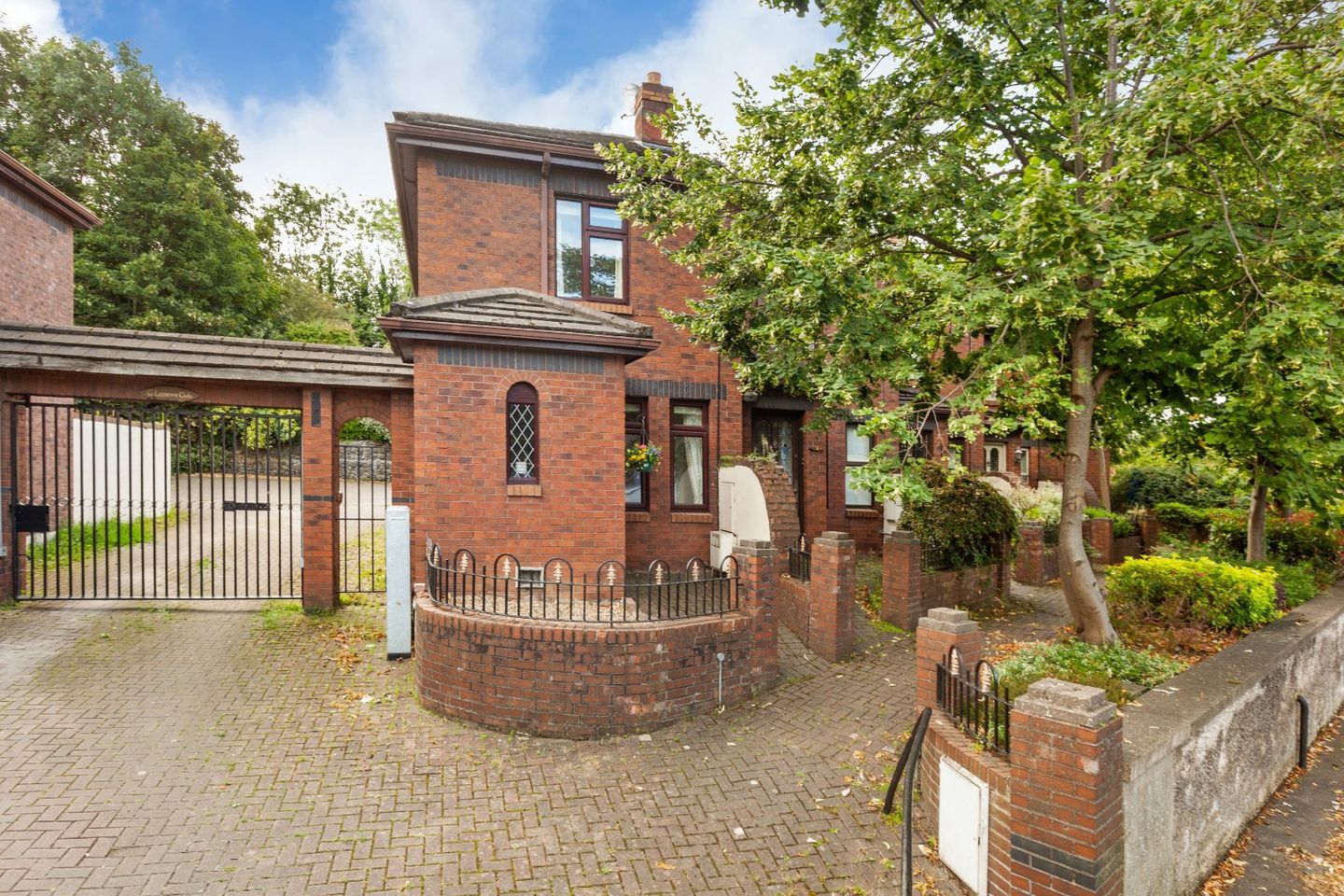 5 Glasnevin Oaks, Glasnevin, Dublin 11, D11A8N0 is for sale on Daft.ie