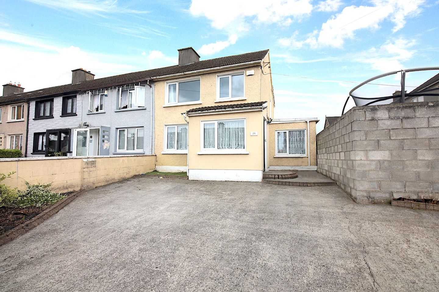 19 Claddagh Road, Dublin 10, Ballyfermot, Dublin 10, D10YE89 is for sale on Daft.ie