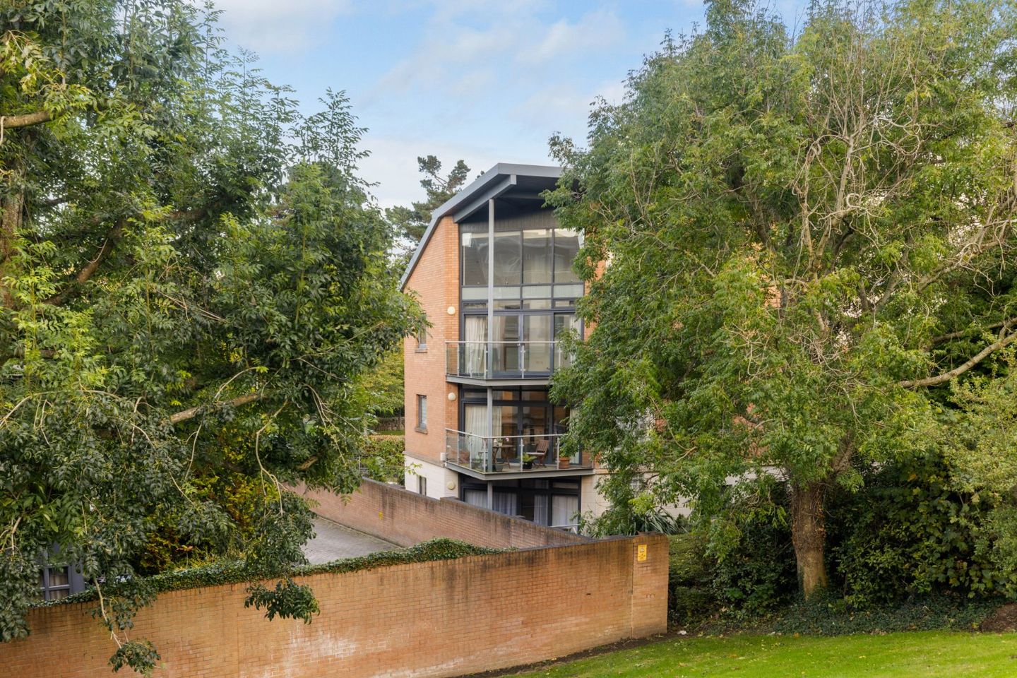 207 The Glen, Clon Brugh, Sandyford, Dublin 18, D18KR94