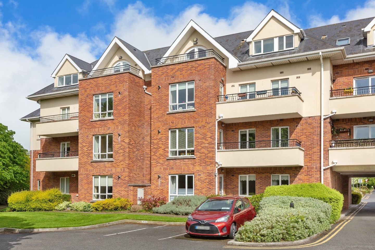 37 Ballintyre Grove, Ballinteer, Dublin 16 is for sale on Daft.ie