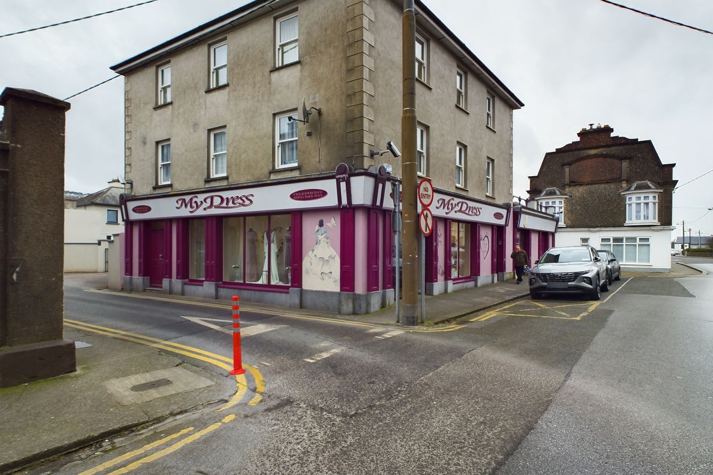 Commercial property for rent in Chapel Street, CarrickonSuir, Co