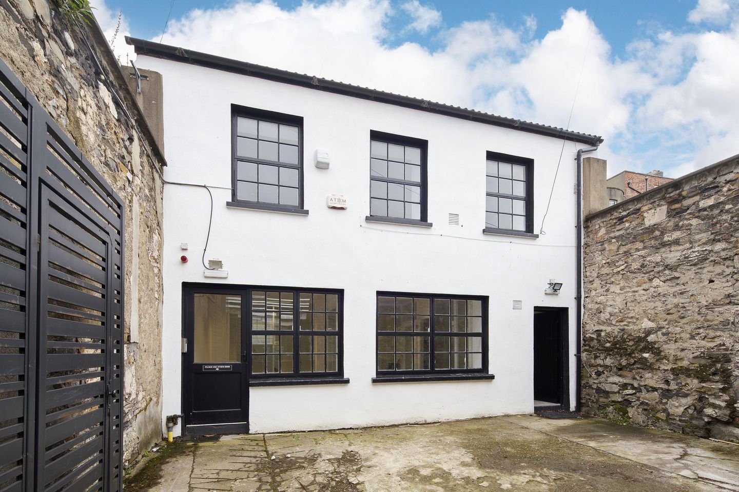 Commercial property for rent in No.29 Holles Place, Dublin 2