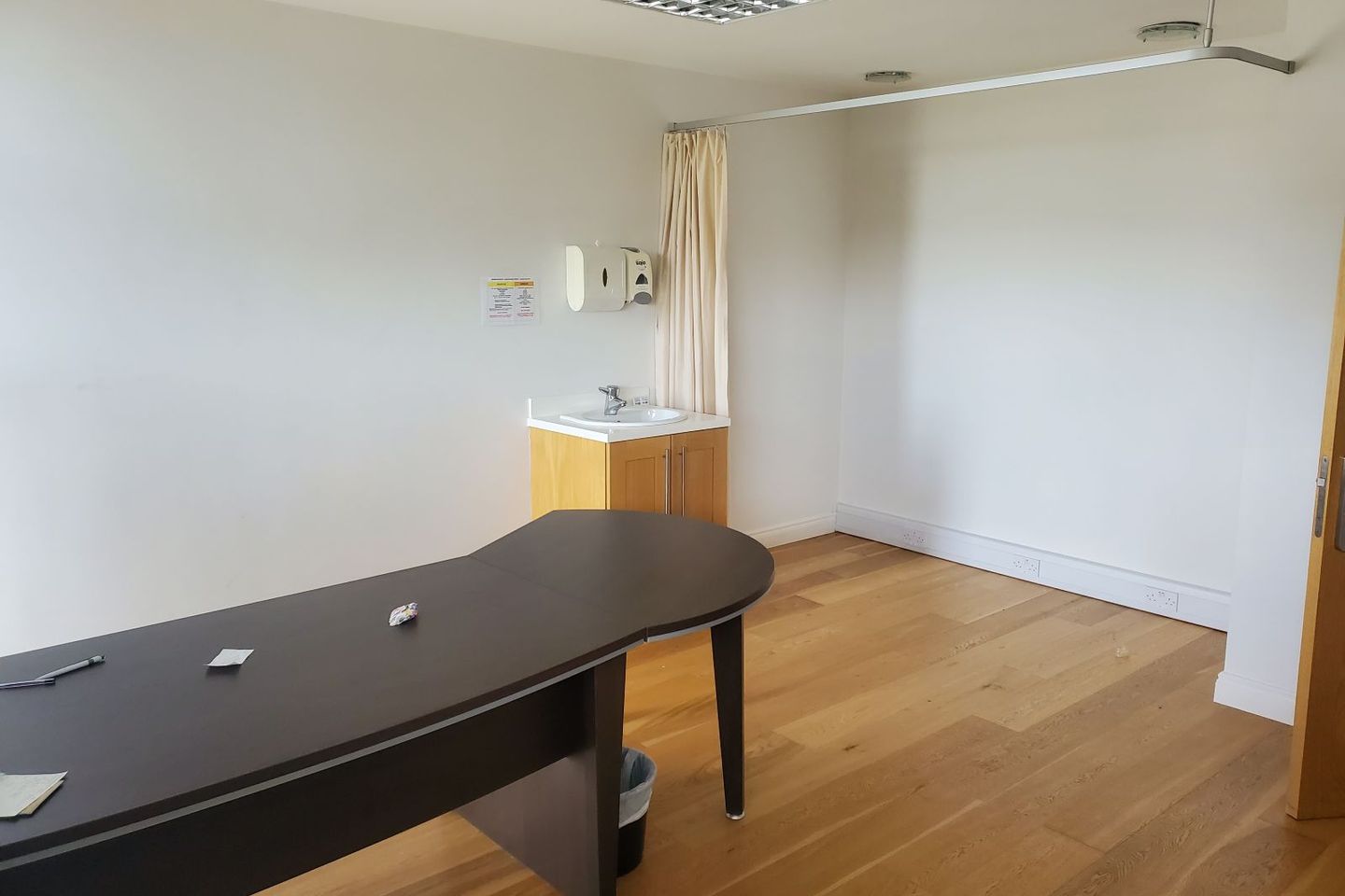 Commercial property for rent in Ballinderry Clinic, Ballinderry