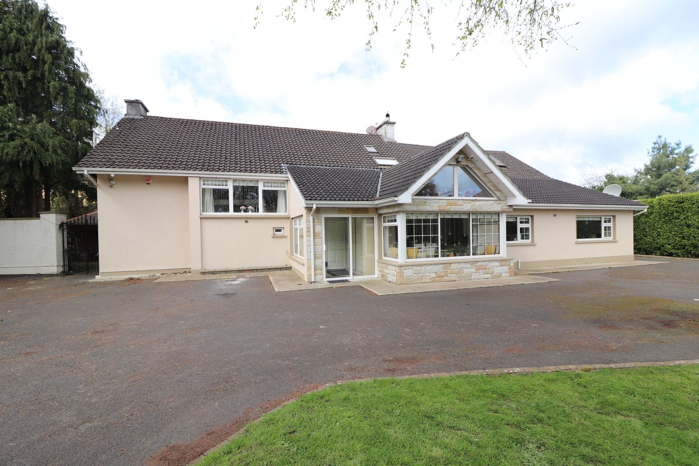Pinehill, Saint Nessan's Road, Raheen, Co. Limerick, V94NH3K is for