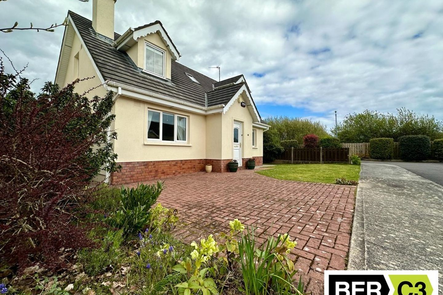 4 Sweetbriar, Grange Road, Rosslare Strand, Co. Wexford, Y35E427 is for