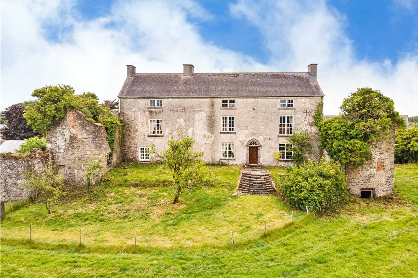 Moate Castle Mainstreet, Moate, Co. Westmeath, N37T2T5 is for sale on