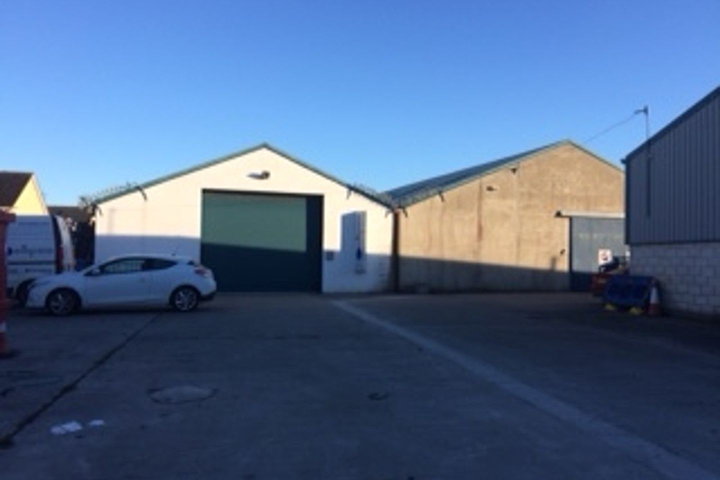 Commercial property for rent in Coes Road, Dundalk, Co. Louth