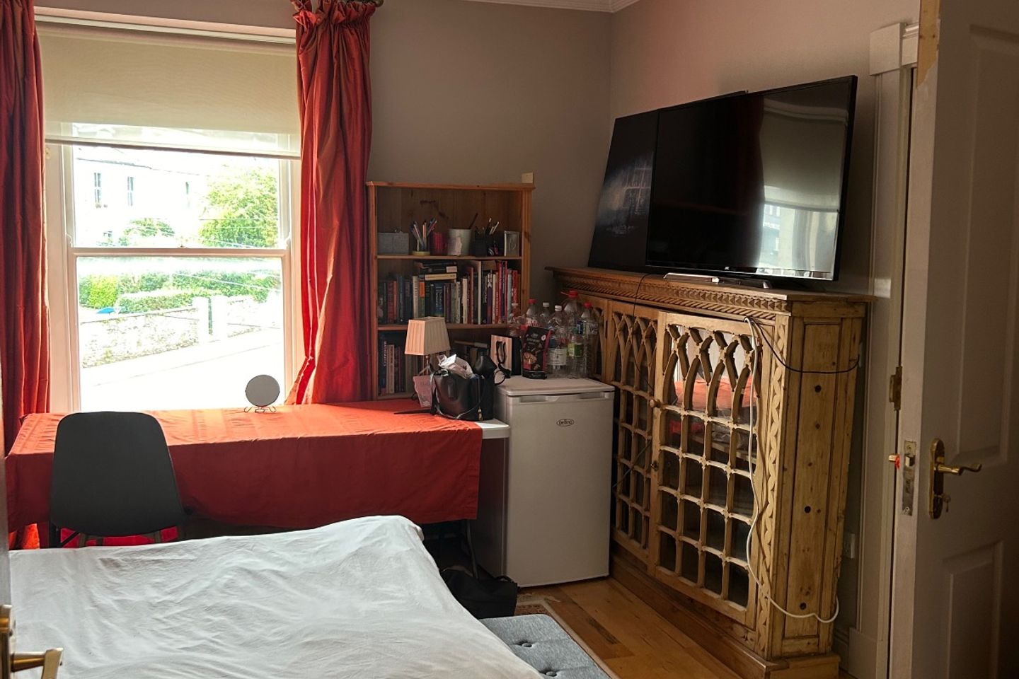 Mid week room rental. Central, near transport link, St. Lukes, Co. Cork