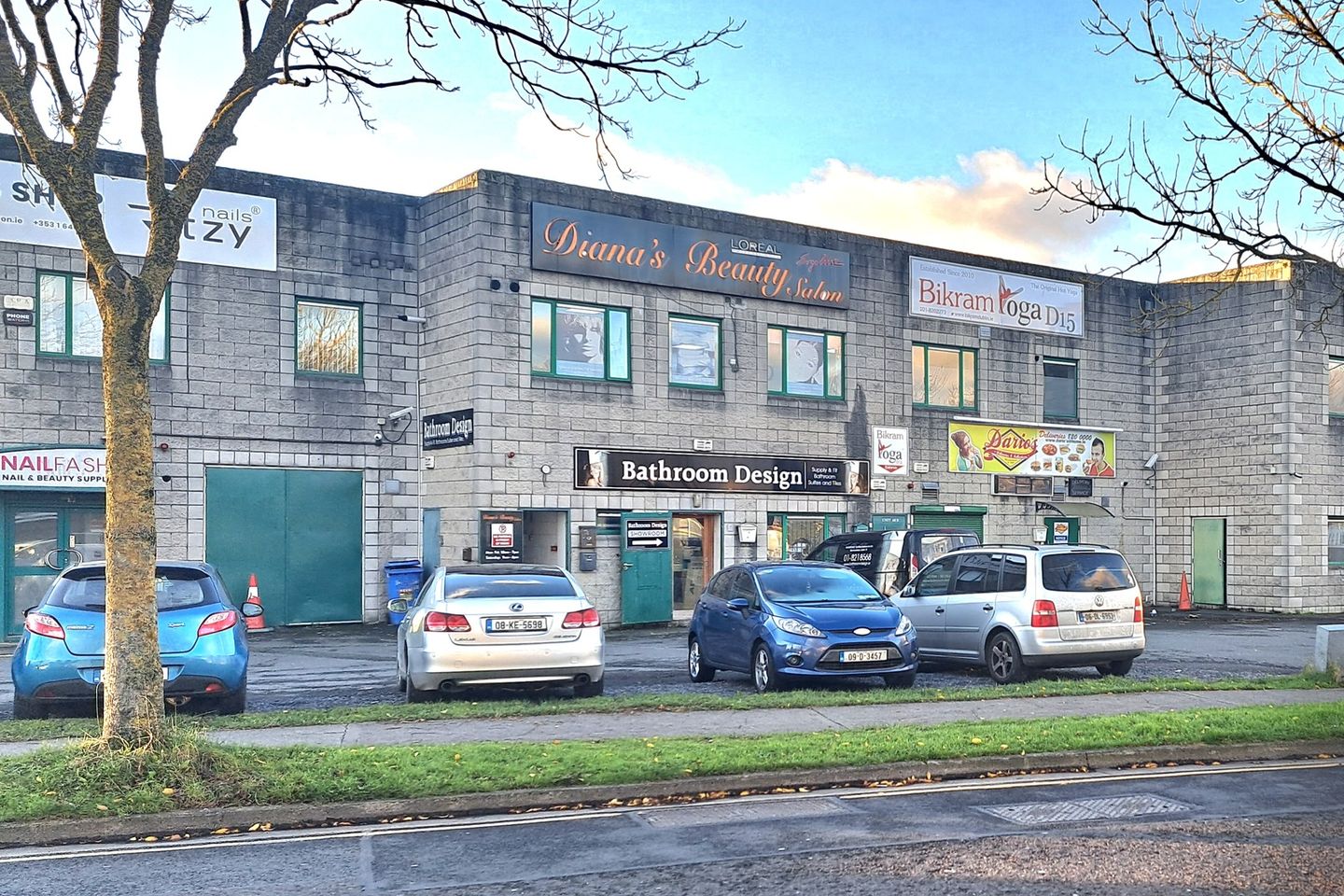 Commercial property for rent in Coolmine Industrial Estate