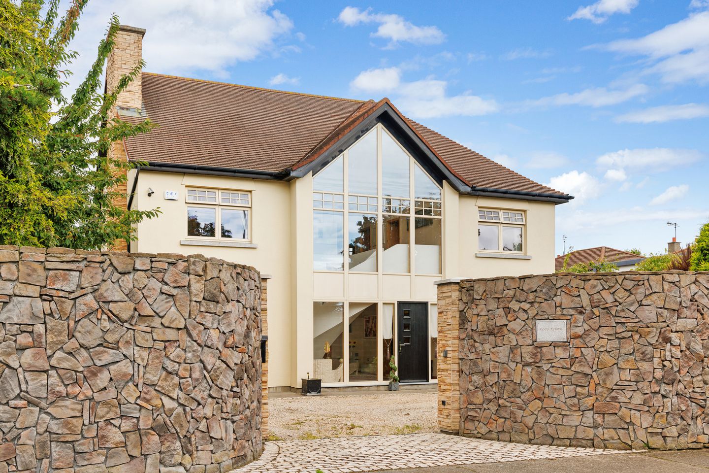 Roco Tyneil, Mount Eagle Way, Leopardstown, Dublin 18, D18W725