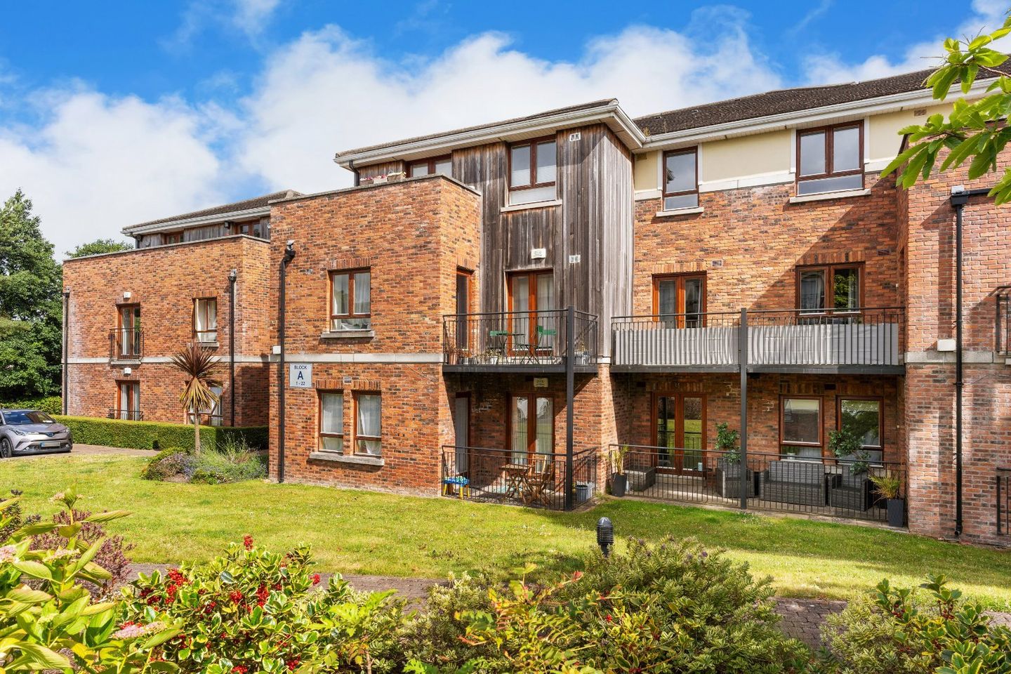 20 Altamont Hall, Stoney Road, Dundrum, Dublin 14, D14TK60 is for sale on Daft.ie