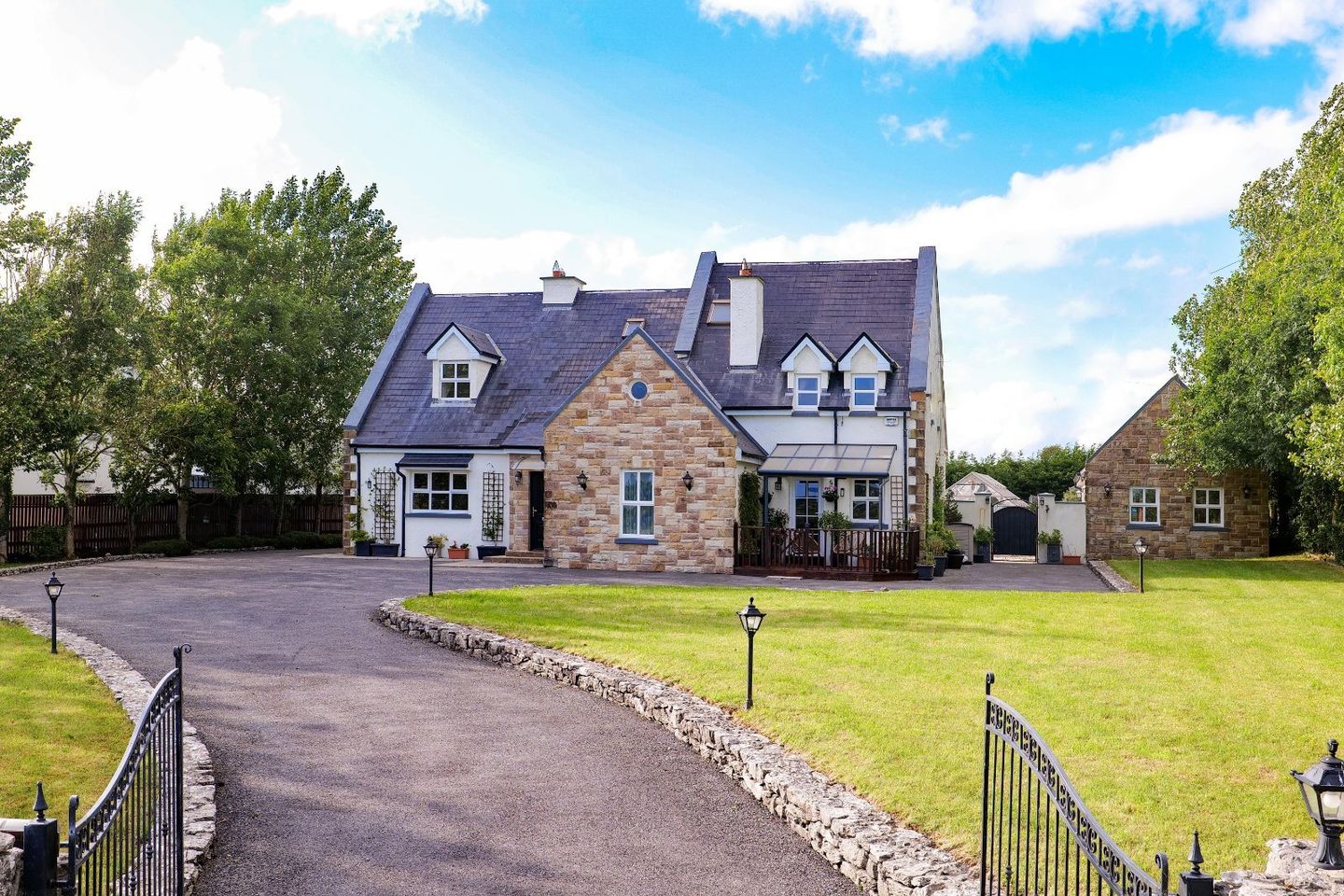 Tigh Coradh, The Weir, Stradbally South, Kilcolgan, Co. Galway, H91W1KX