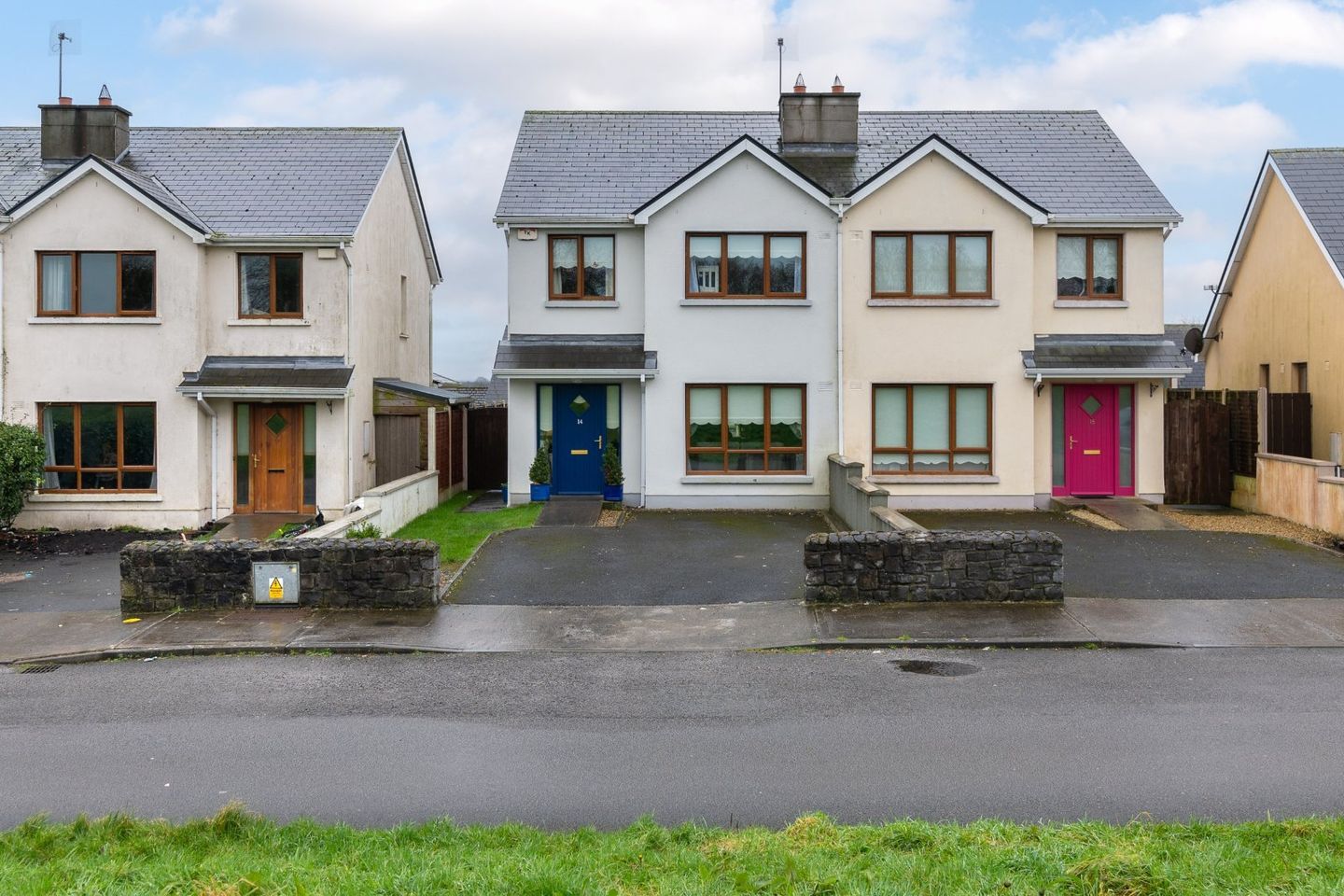 14 Heather Grove, Clara, Co. Offaly, R35C602 is for sale on Daft.ie