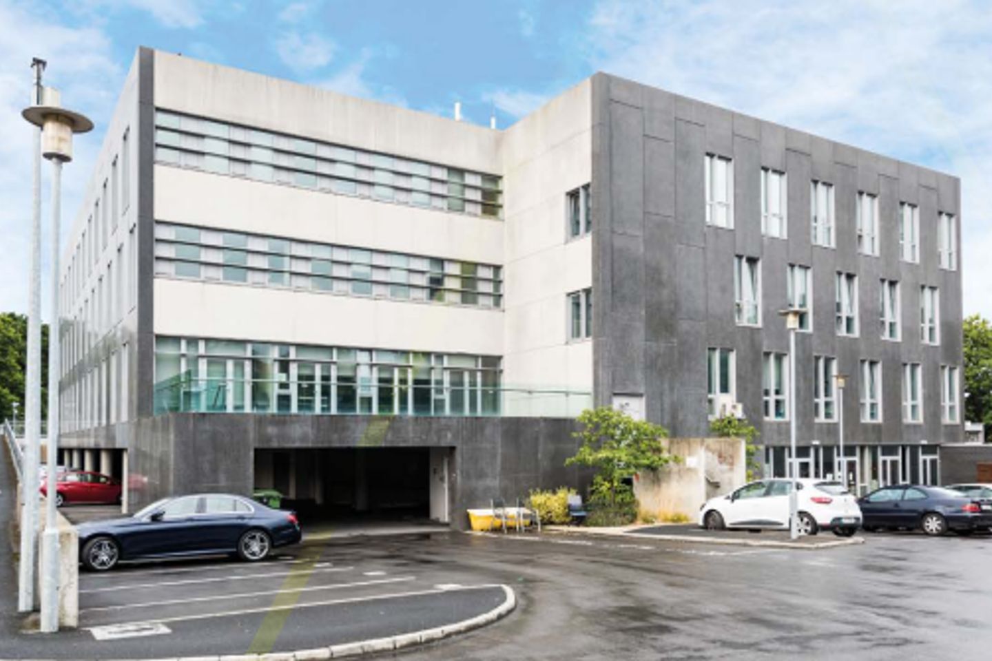 Commercial property for rent in Whelan House, South County Business