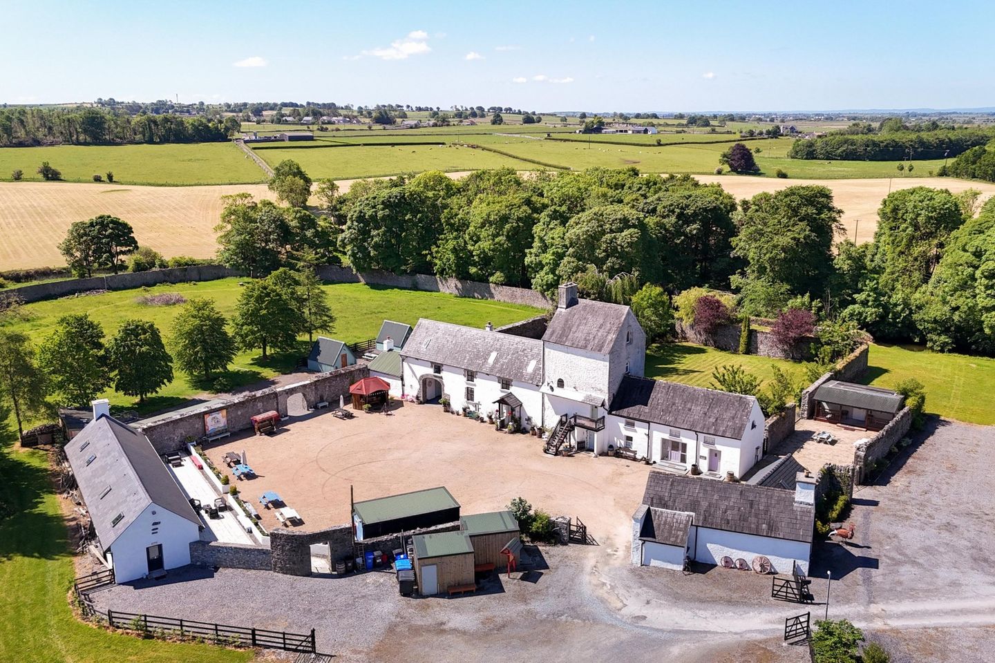 Whispering Willow, Brooklodge Demesne, Ballyglunin, Tuam, Co. Galway, H54XC86