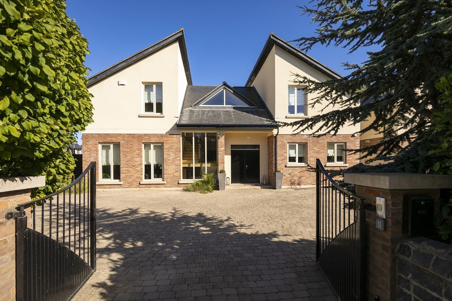 Cetona, Kinsealy Lane, Malahide, Co. Dublin, K36R928