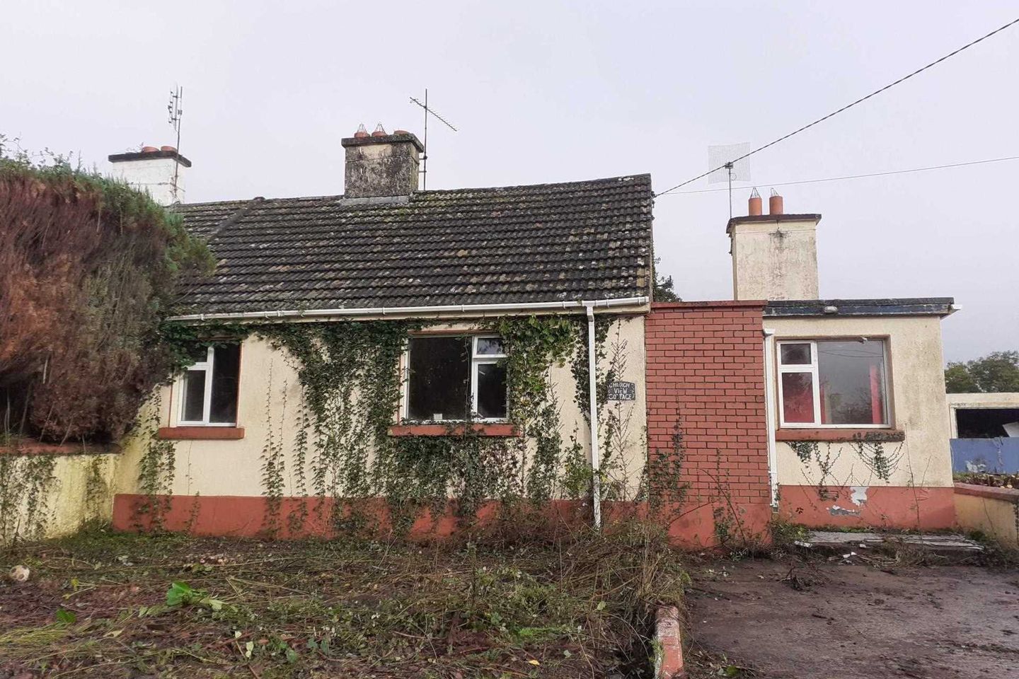 Church View Cottage, Eyrecourt, Ballinasloe, Co. Galway, H53XT57 is for