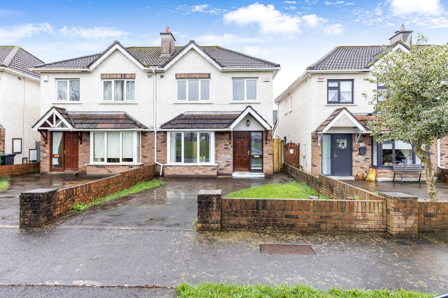 33 Tara Court Square, Proudstown Road Navan, Co Meath, C15Y4A8 is for
