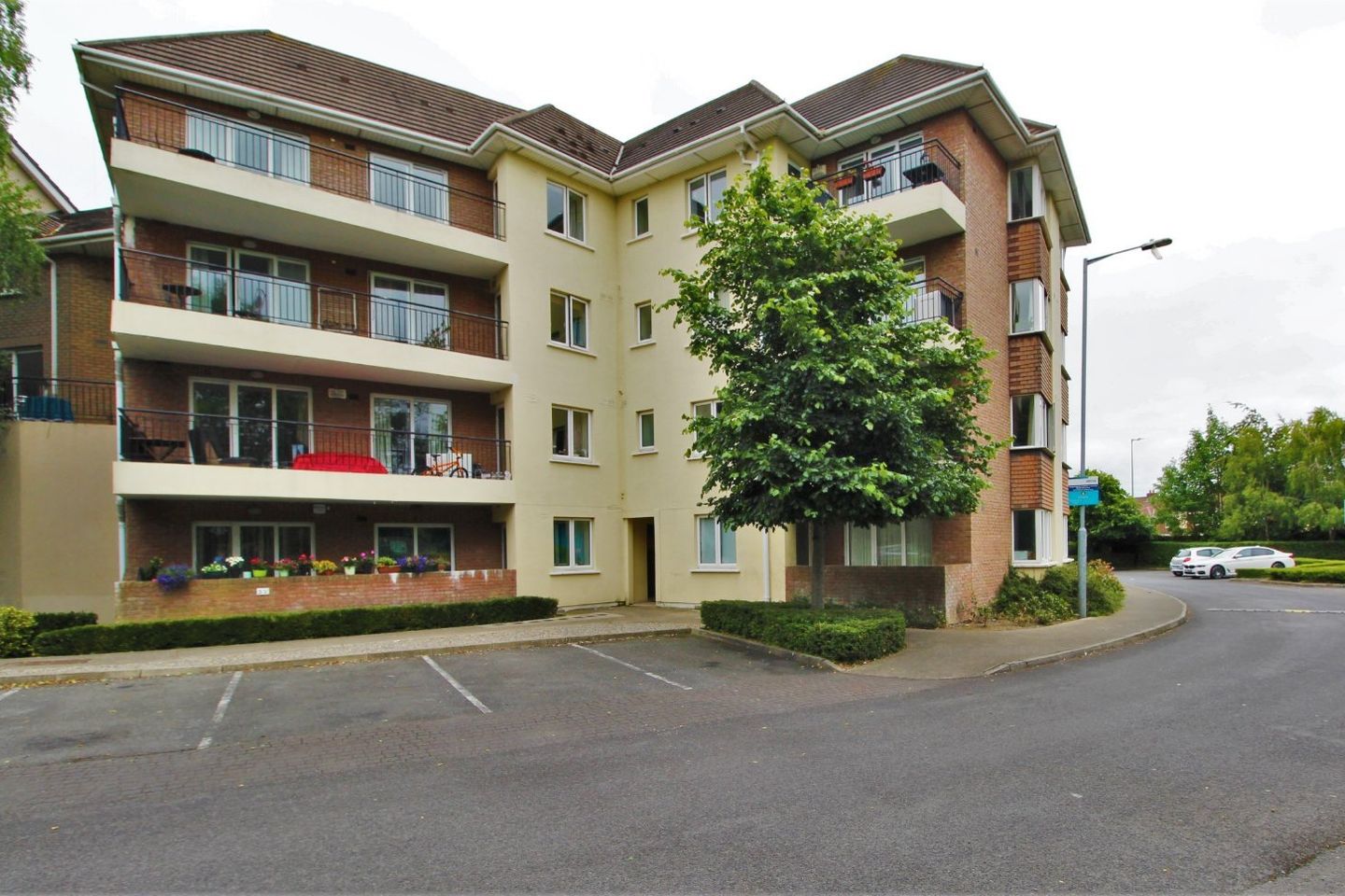 8 Grove Gardens, Verdemont, Blanchardstown, Dublin 15 is for sale on