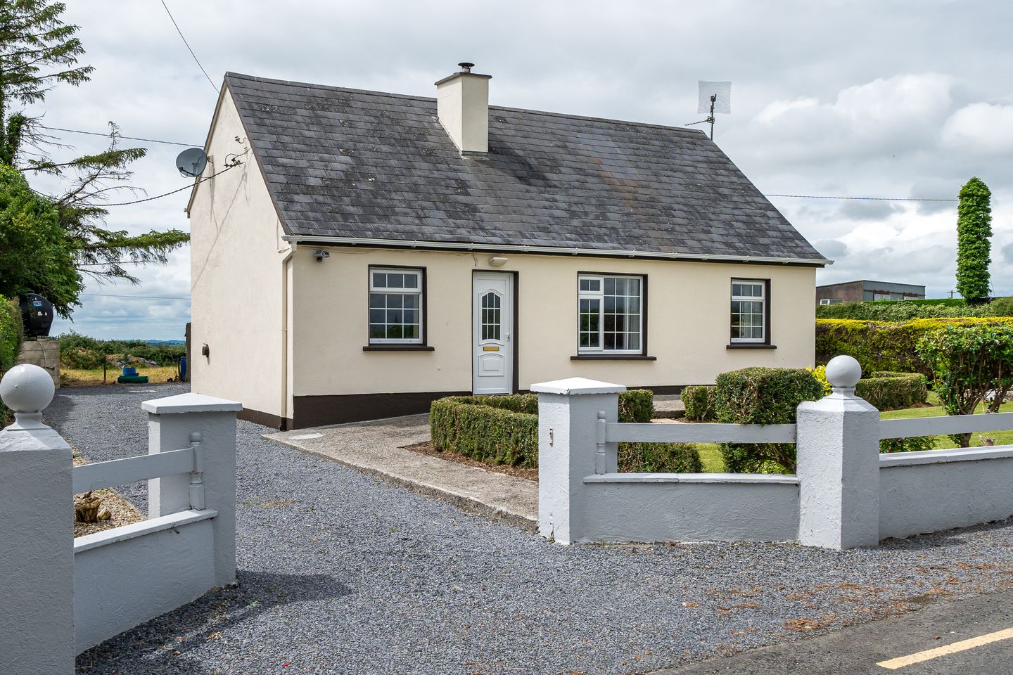 Redmount Hill, Lawrencetown, Ballinasloe, Co. Galway, H53HY18 is for