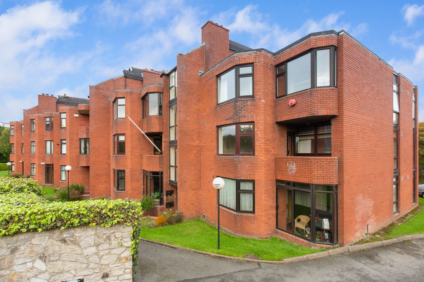 8 Ailesbury Court, Ailesbury Road, Ballsbridge, Dublin 4, D04AY70 is