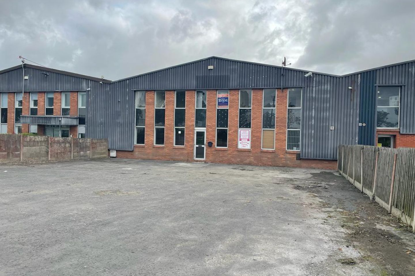 Commercial property for rent in Unit 2 Woodstock Industrial Estate
