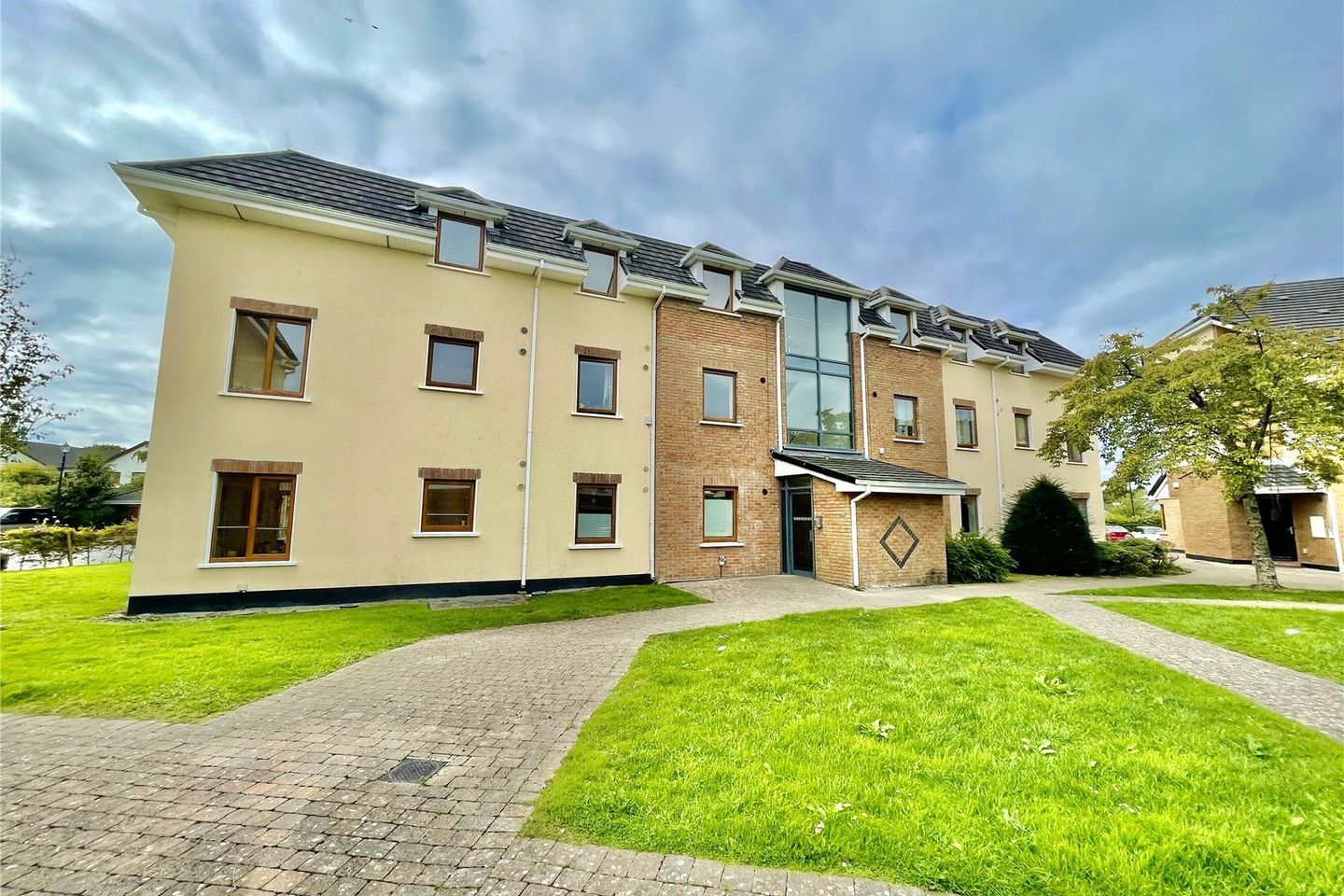 66 Riverdale, Oranmore, Co. Galway, H91E8R6 is for sale on Daft.ie