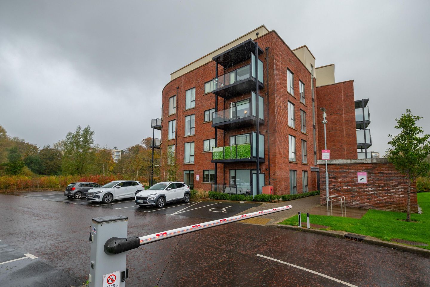 9 Beech Hall, Larkfield Way, Leopardstown, Co. Dublin, D18W08A