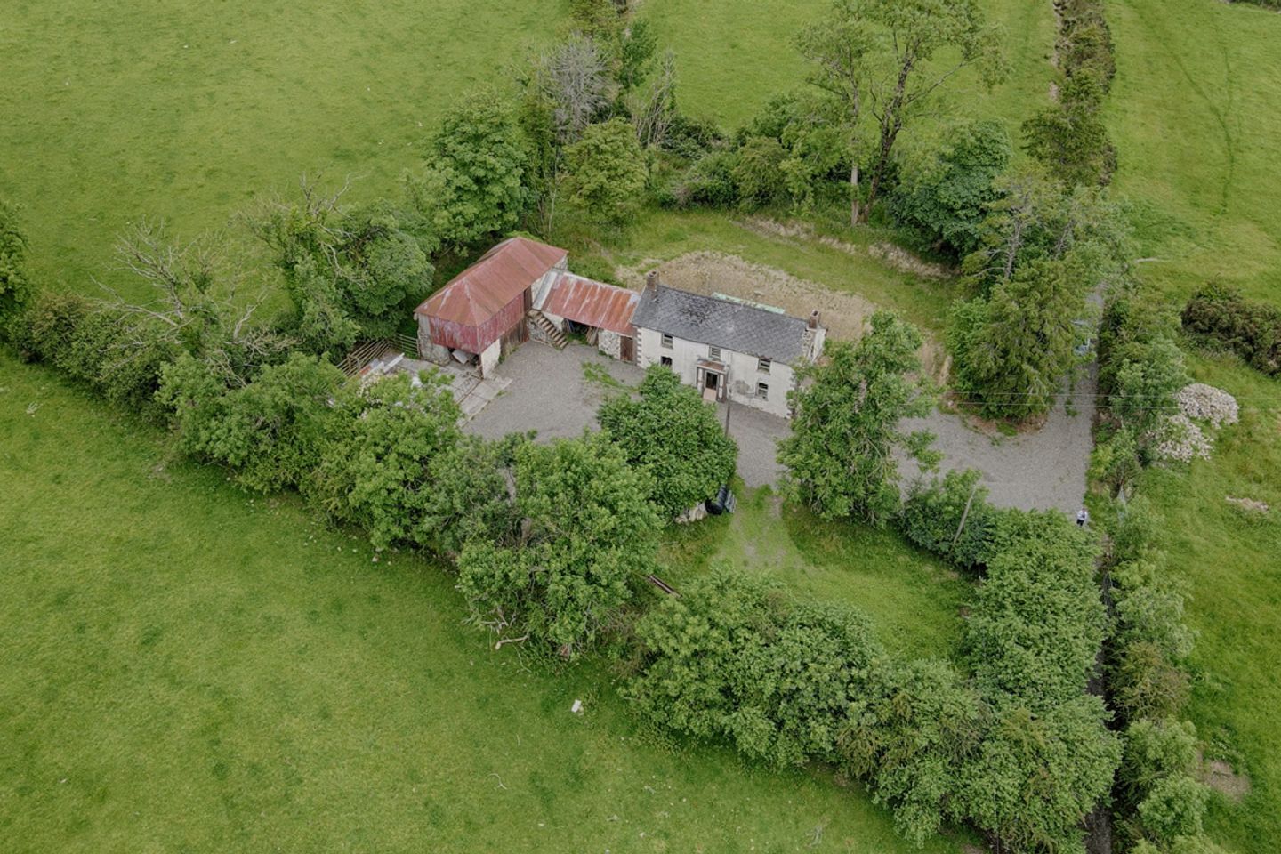 Derelict dwelling on c.14 Acres at Lisagoan, Kingscourt, Co. Cavan is