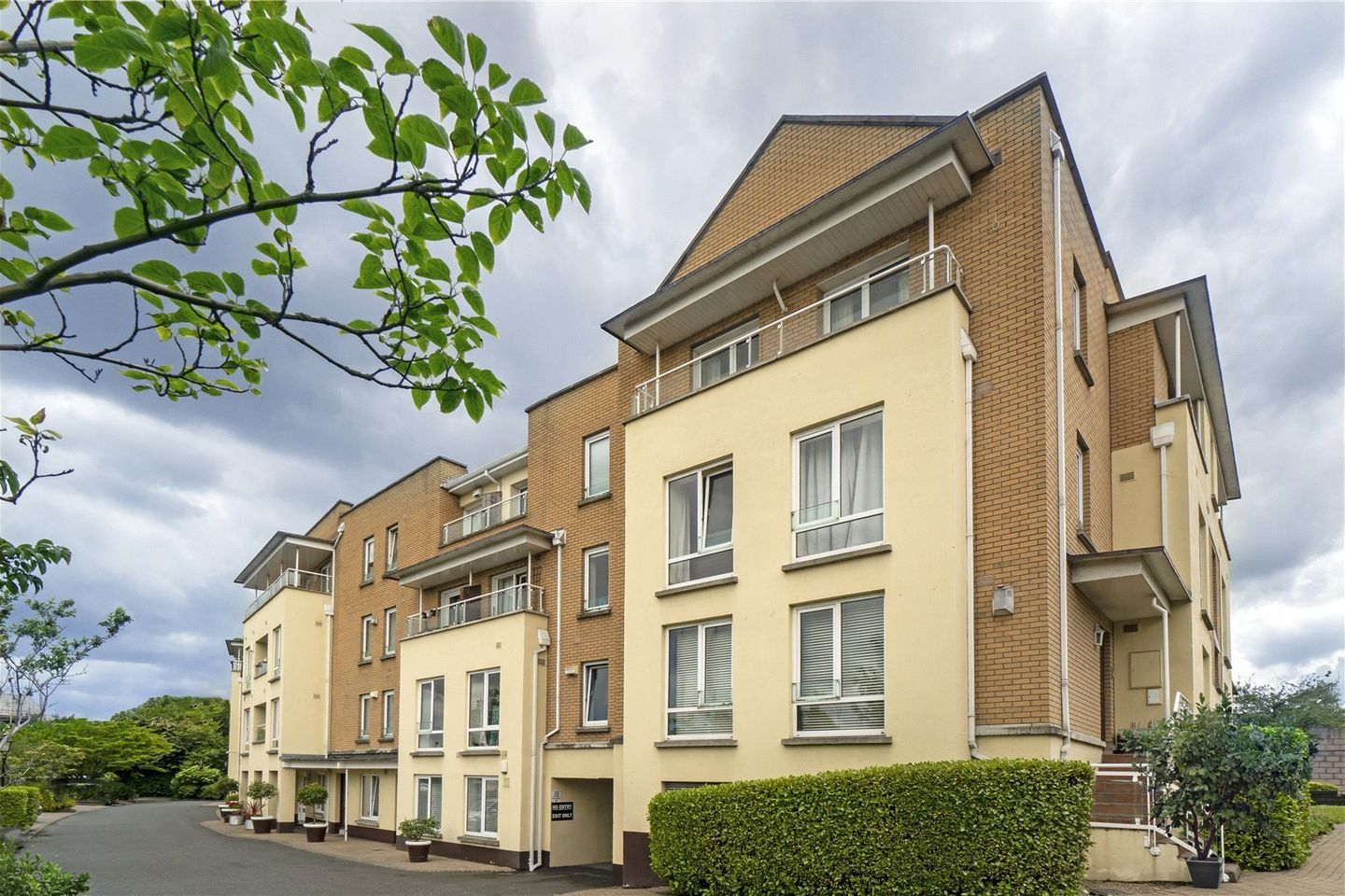 25 Lisalea, Frascati Park, Blackrock, Co. Dublin, A94YX02 is for sale