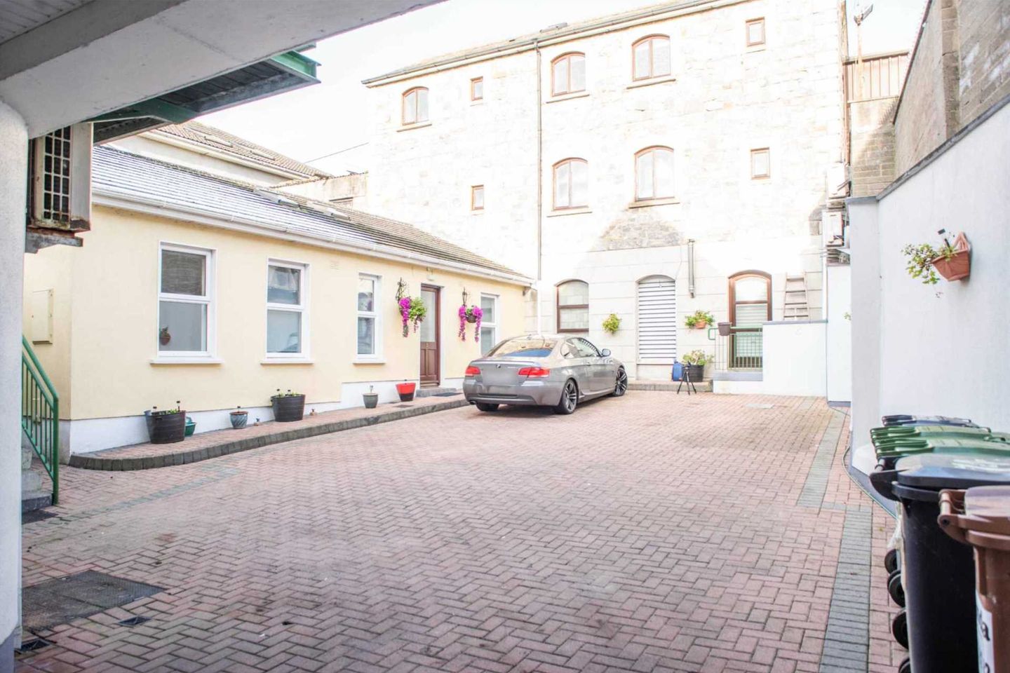 2 The Courtyard, Trinity Street, Drogheda, Co. Louth, A92FC81 is for
