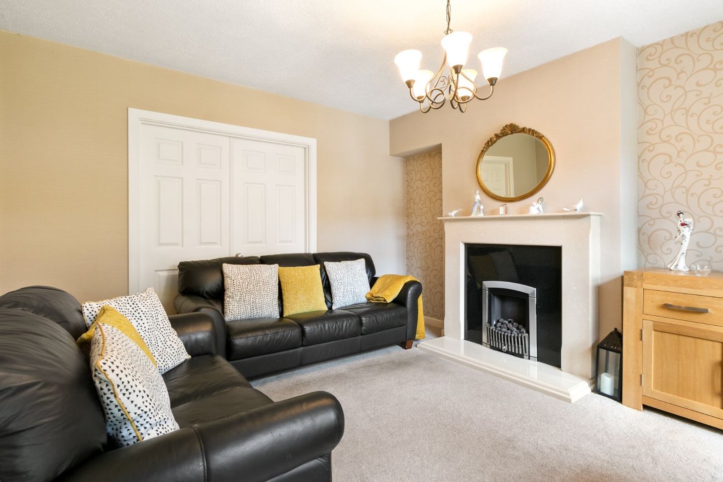 11 Cabinteely Court, Pottery Road - Image 4