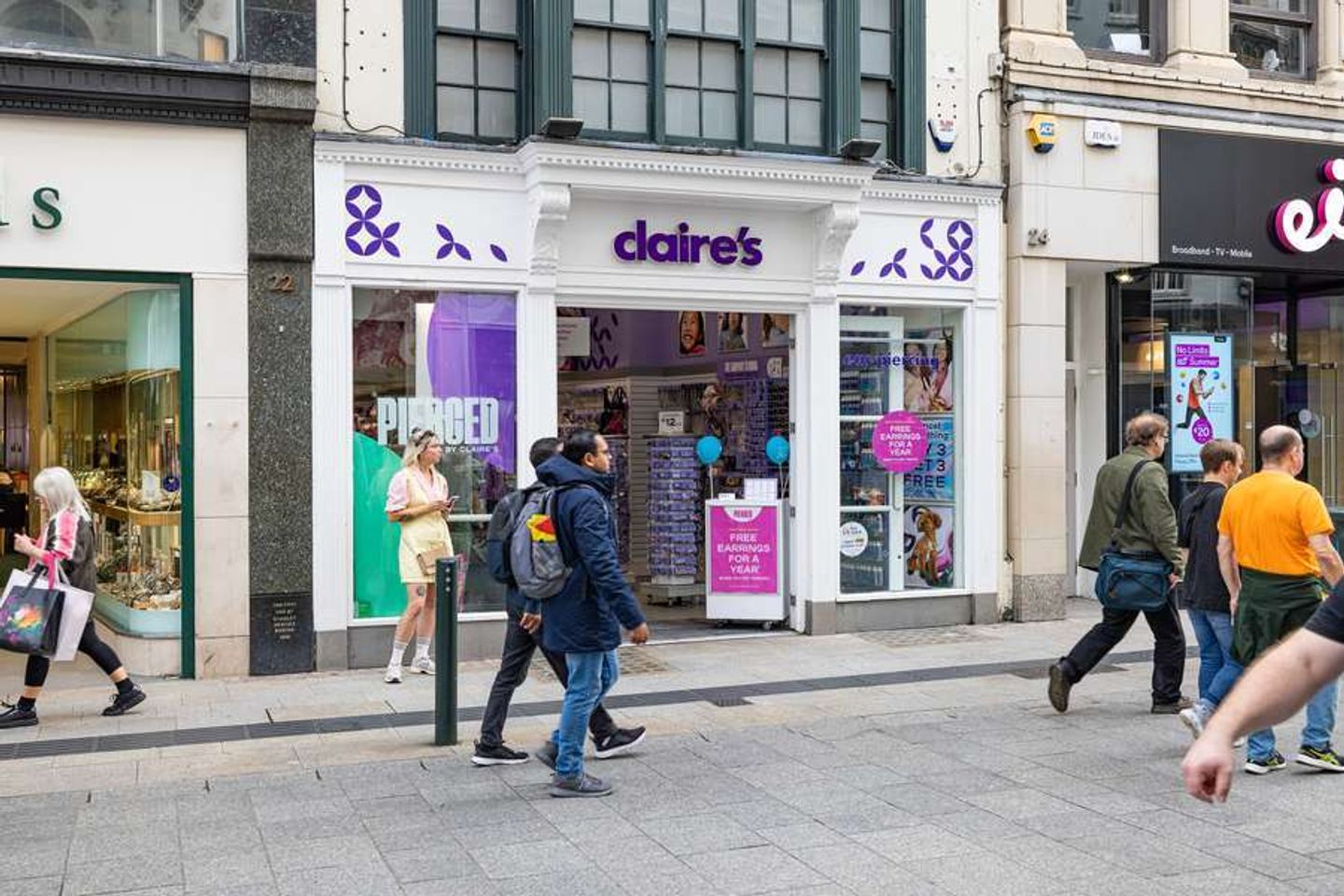 Commercial property for rent in 23 Grafton Street, Dublin 2