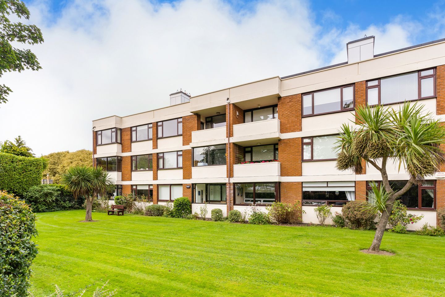 Apartment 52, Seabury, Sydney Parade Avenue, Sandymount, Dublin 4, D04TR74 is for sale on Daft.ie