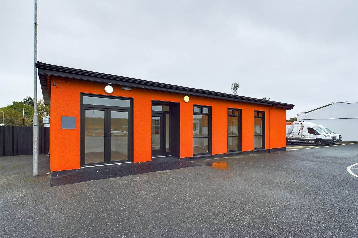 Commercial property for rent in Strawhall Industrial Estate, Strawhall