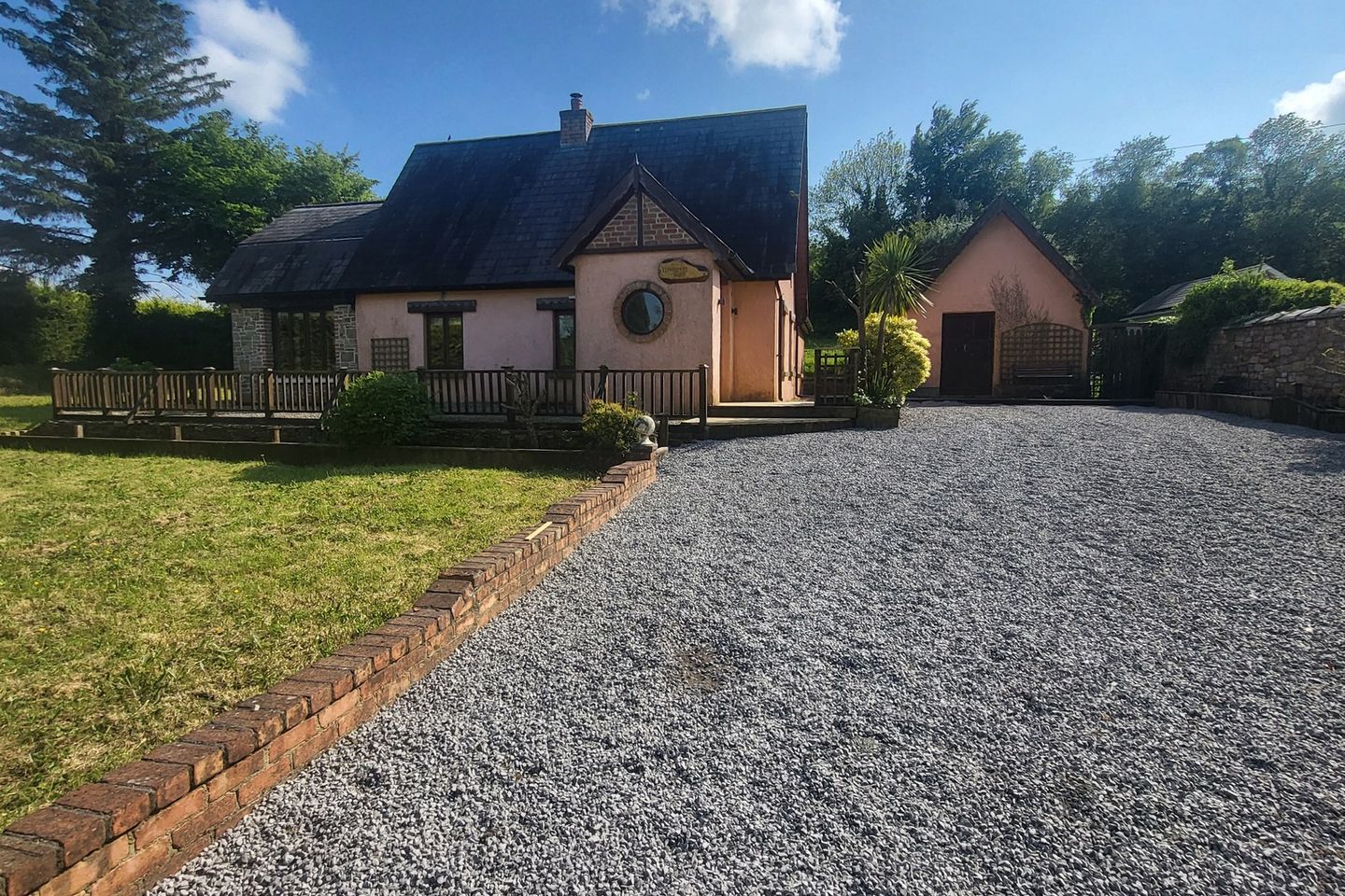 Lisroughty Lodge, Lisroughty, Ballinamore, Co. Leitrim, N41AK06 is for
