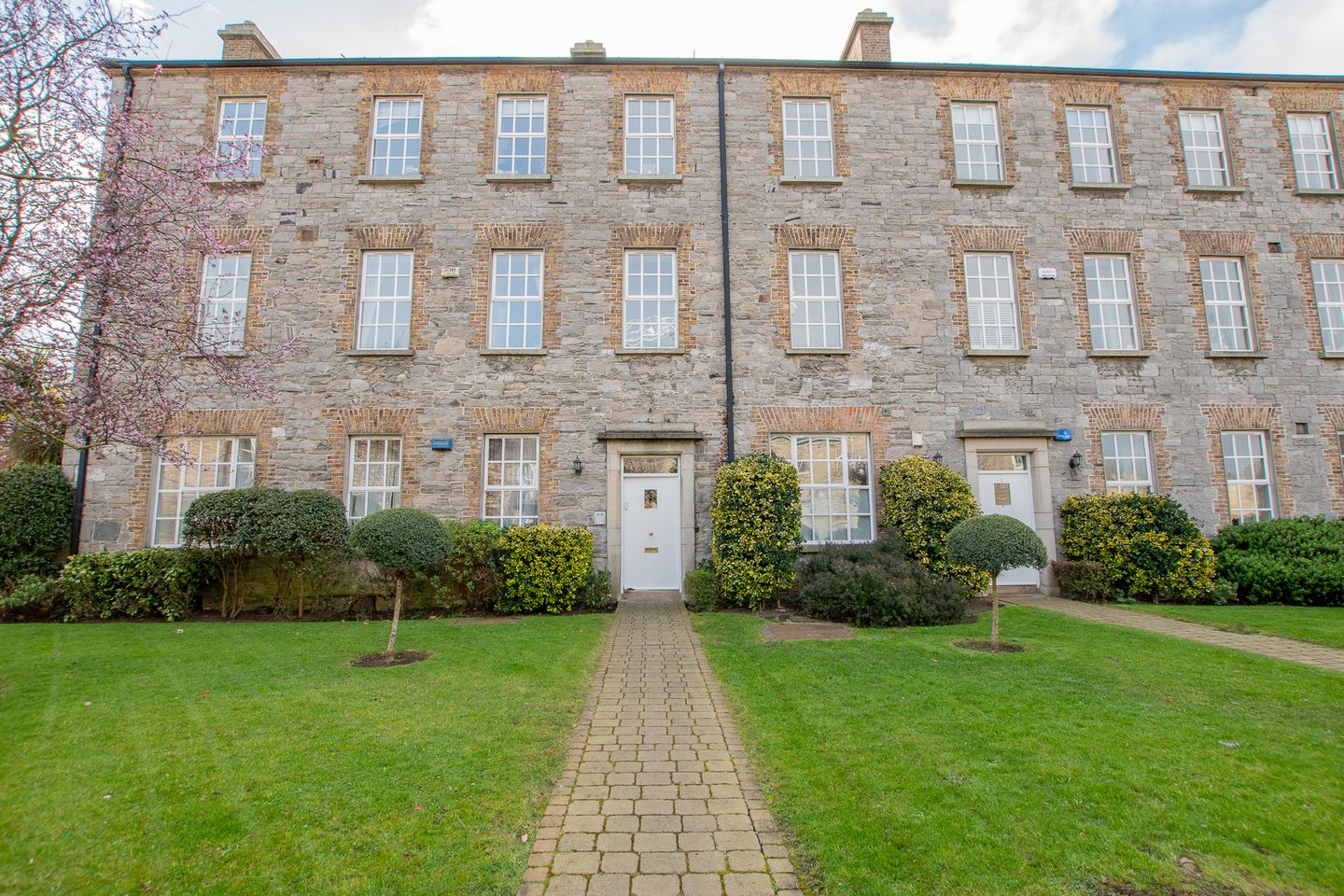 Apartment 12, Haddington Square, Dublin 4, D04X338 is for sale on Daft.ie
