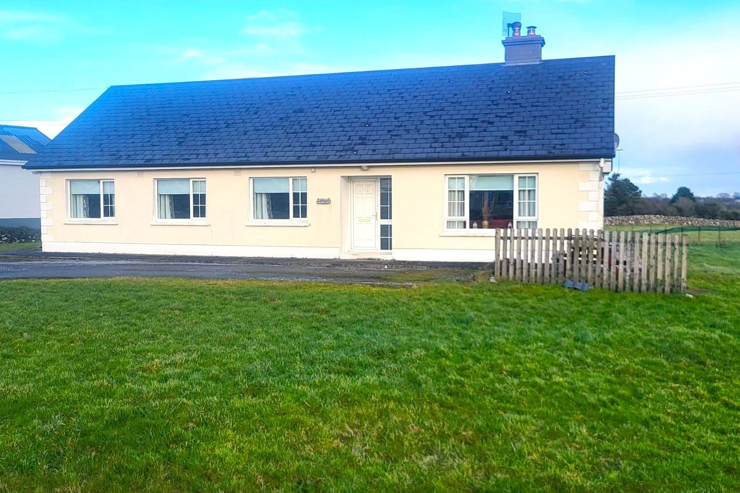 Laragh House, Bunnasillagh, Caherlistrane, Co. Galway, H91E7V0 is for