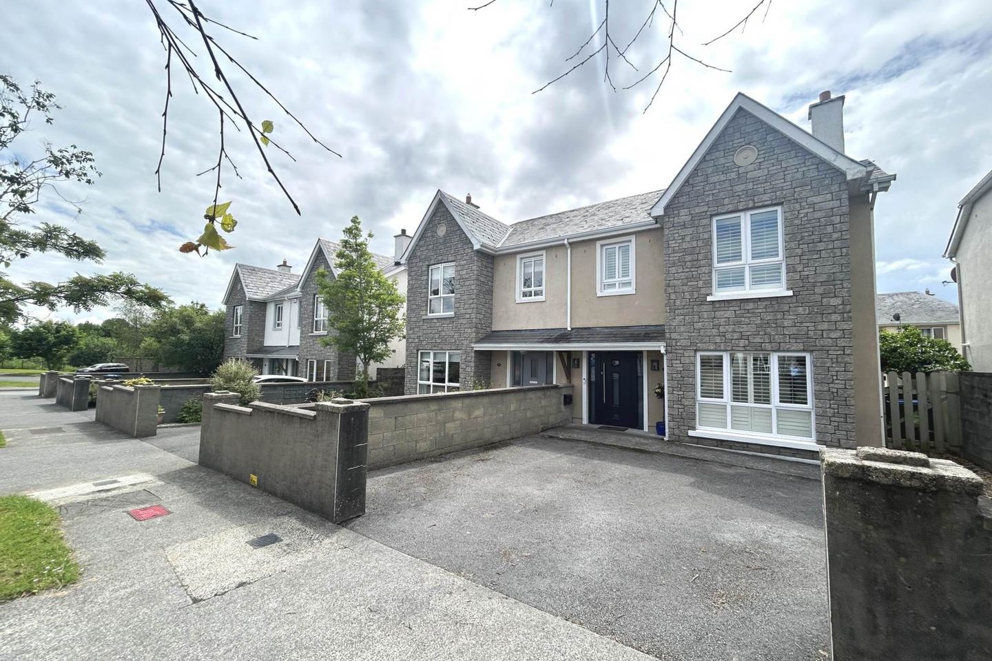 36 An Tsean Dun, Roslevan, Tulla Road, Ennis, Co. Clare, V95NRK4 is for