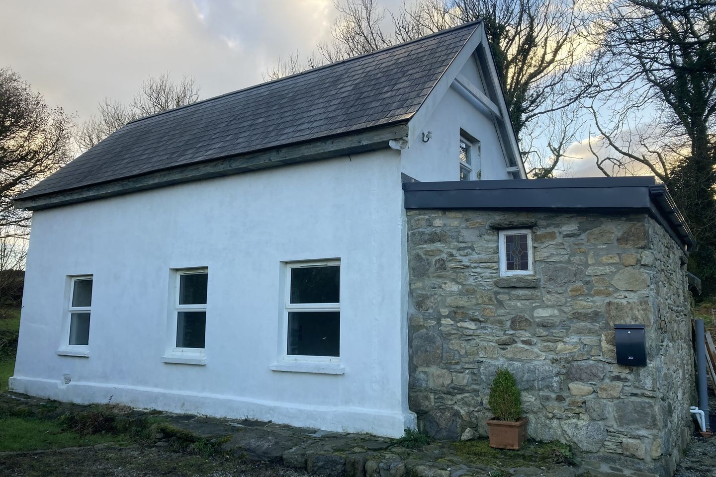 Ballyvelone West, Enniskeane, Enniskeane, Co. Cork, P47ER28