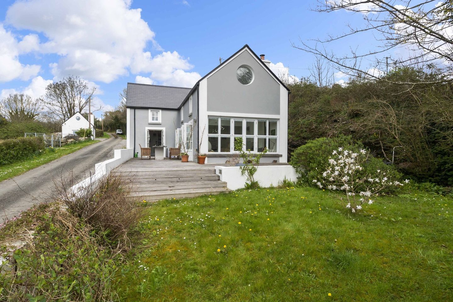 River Cottage and Studio, Rathsnagadan, Inistioge, Co. Kilkenny is for