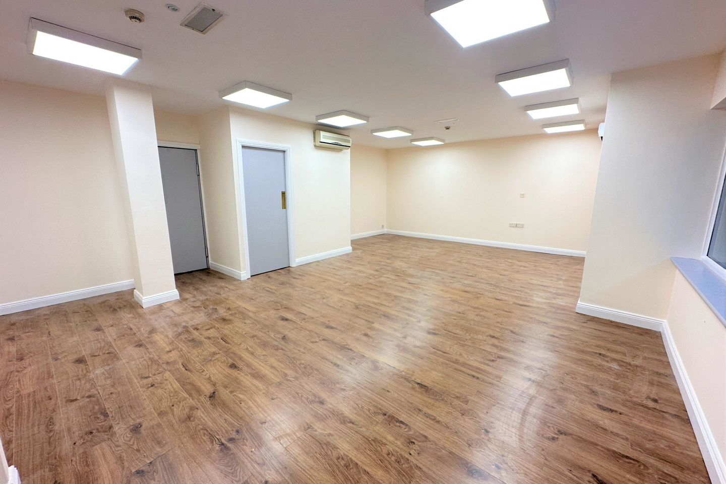 Commercial property for rent in Bank Place, Cashel, Co. Tipperary