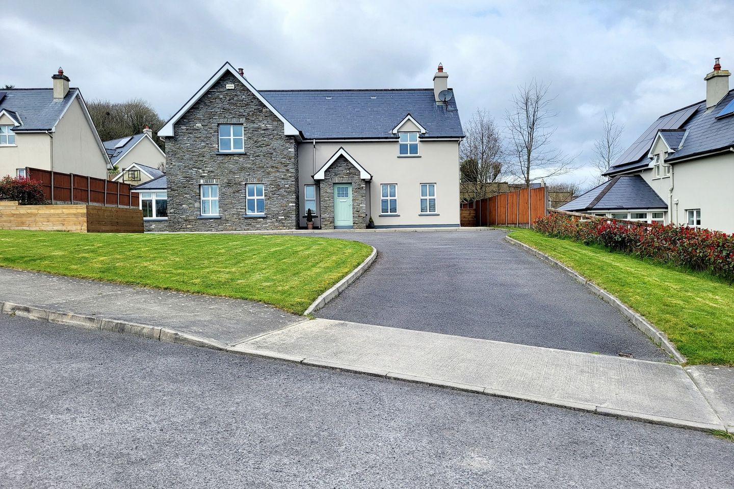 12 Kilmore Woods, Ballinspittle, Co. Cork, P17HX73 is for sale on Daft.ie
