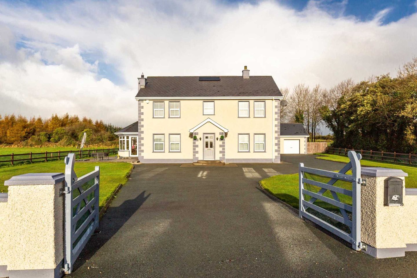 Crieve, Newtowncunningham, Newtown Cunningham, Co. Donegal is for sale
